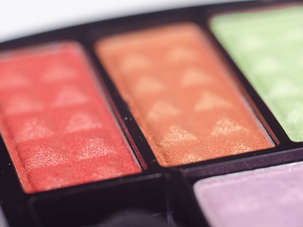 アイシャドウトレンド色