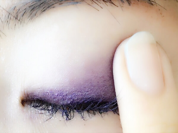 パープルアイシャドウ