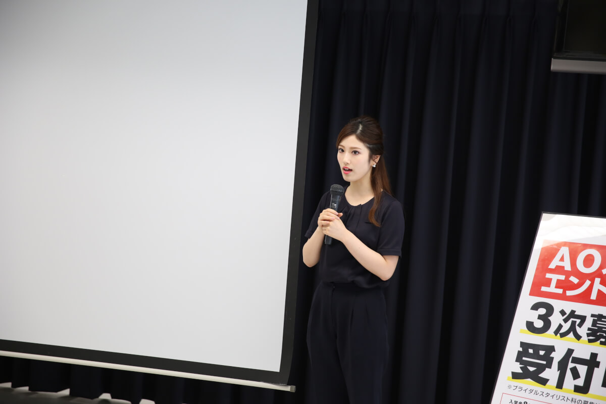 現役プロの卒業生から学ぶアロマオイルマッサージ 美容学校 ブライダル専門学校なら 面白く 学べるベルェベル 現役プロの卒業生から学ぶアロマオイルマッサージ 美容学校 ブライダル専門学校なら 面白く 学べるベルェベル