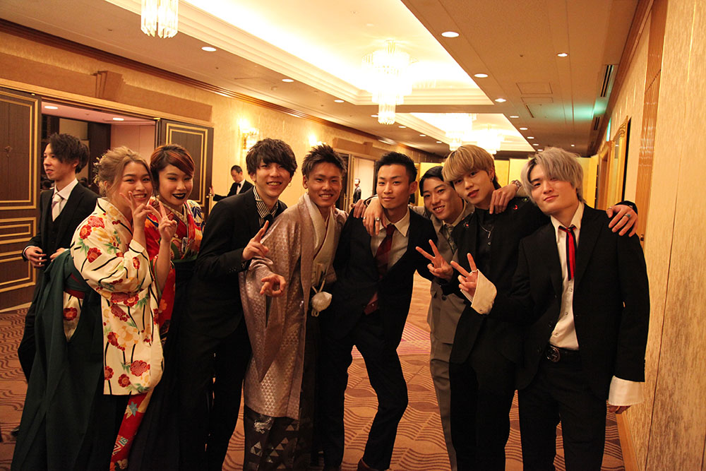 卒業式 大阪ベルェベル美容専門学校 美容のプロを目指す専門学校なら 実践力 が身につくベルェベル