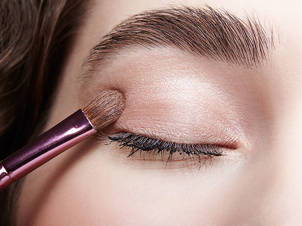 目の形別アイシャドーの入れ方 美容学校 ブライダル専門学校なら 面白く 学べるベルェベル