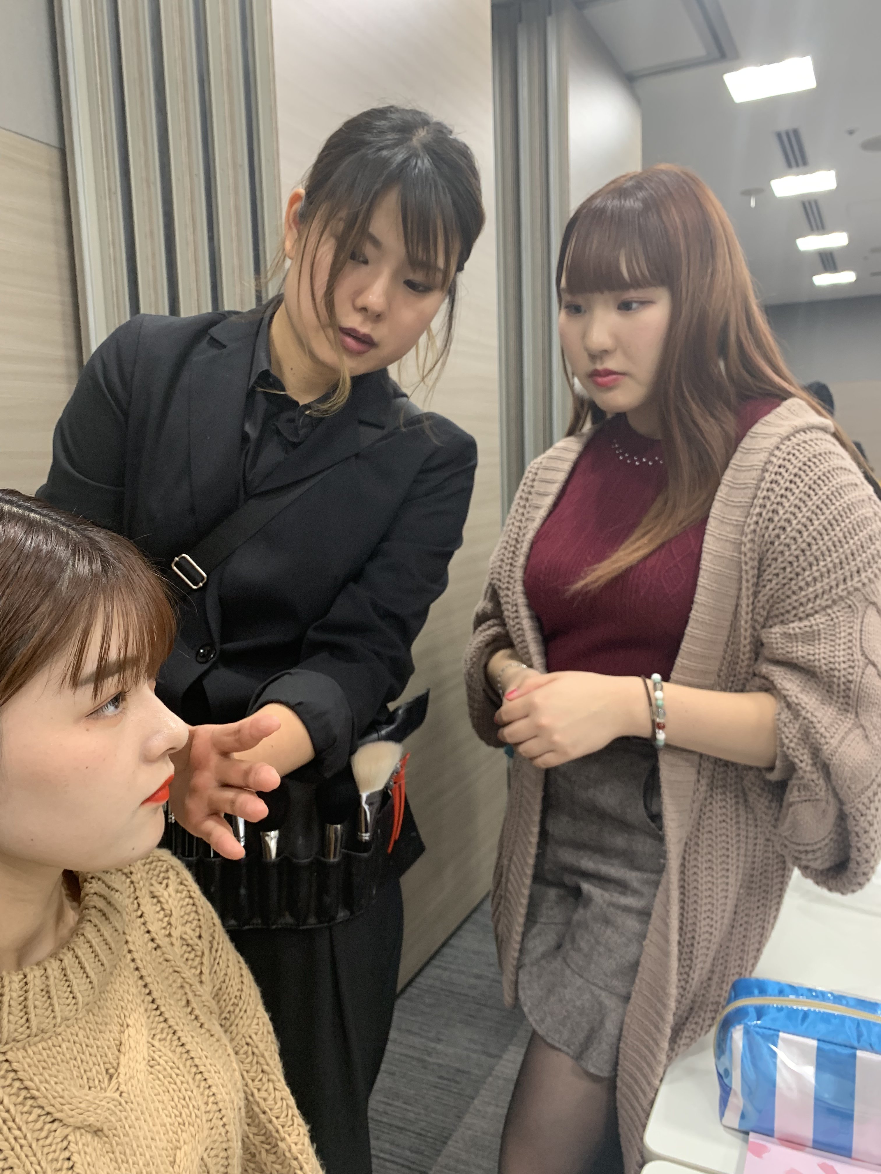 東京研修〜メイク講習②〜 美容学校・ブライダル専門学校なら「面白く」学べるベルェベル