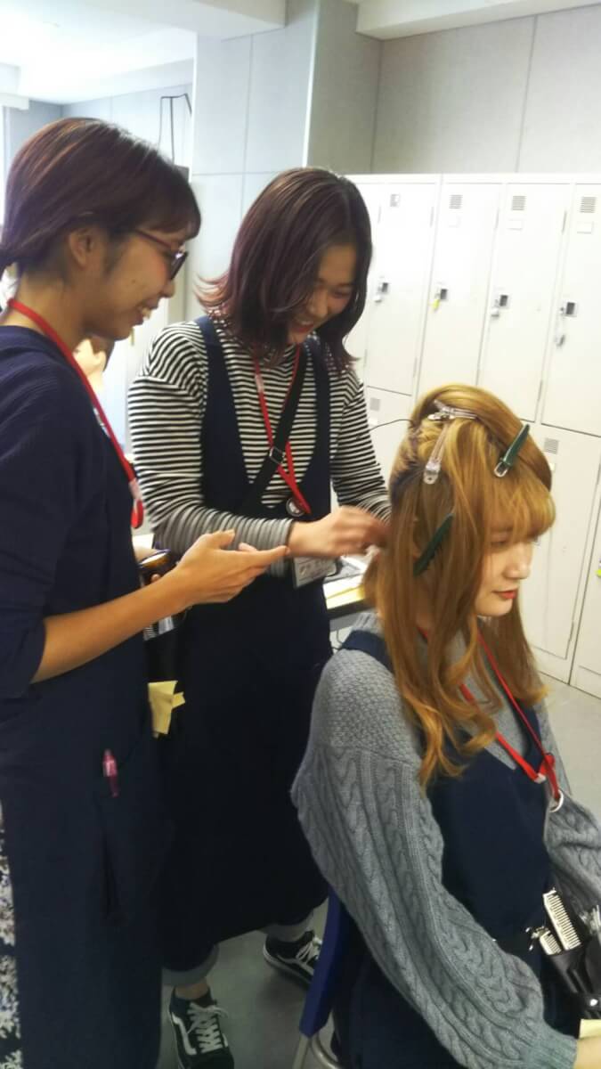 美容科1年生のヘアセット授業☆人頭に挑戦❕ | 美容学校・ブライダル