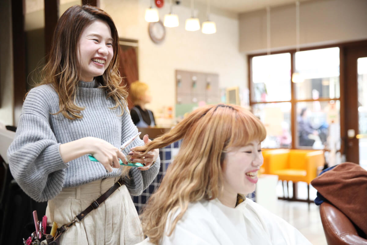 Smile Chou Chou トップスタイリスト 加藤知子さん 美容学校 ブライダル専門学校なら 面白く 学べるベルェベル Smile Chou Chou トップスタイリスト 加藤知子さん 美容学校 ブライダル専門学校なら 面白く 学べるベルェベル