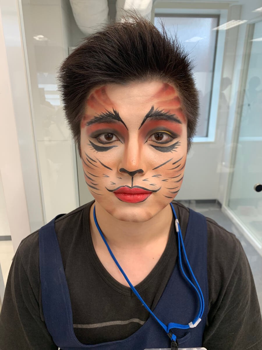 メイクの学校教材 | トータルビューティ科ブログ | 美容学校