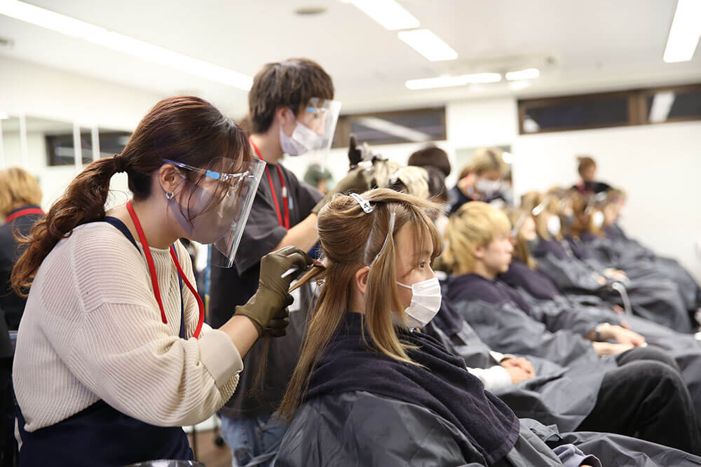 1年生人頭カットとカラーにチャレンジ！｜美容科ブログ｜大阪